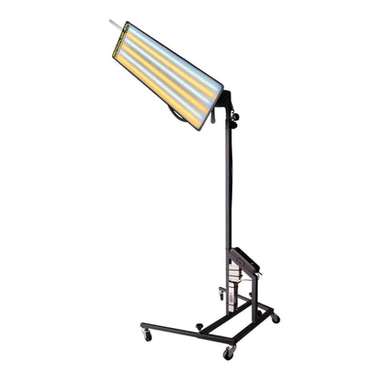 PDR INOX 6-LED light securely mounted on an adjustable tripod