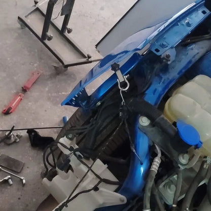 PDR INOX wolf-mouth clamp attached to a vehicle panel edge