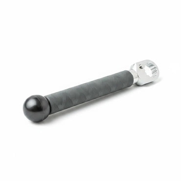 Close-up of the ergonomic 90 degree angled grip on the L-shape handle