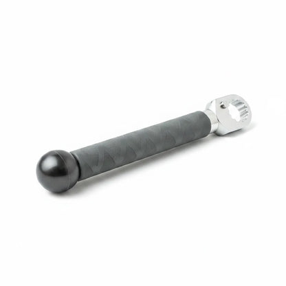 Close-up of the ergonomic 90 degree angled grip on the L-shape handle
