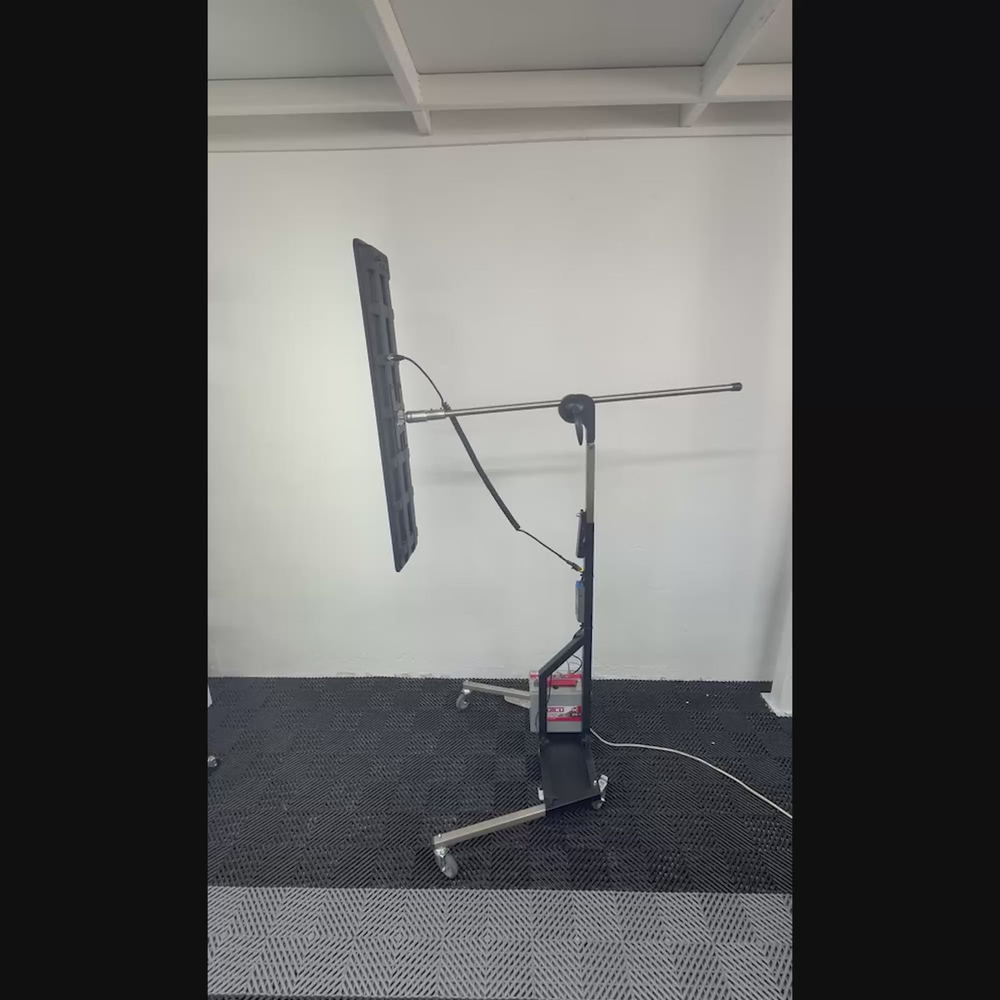 Auto body technician using the 9-LED magnetic PDR light