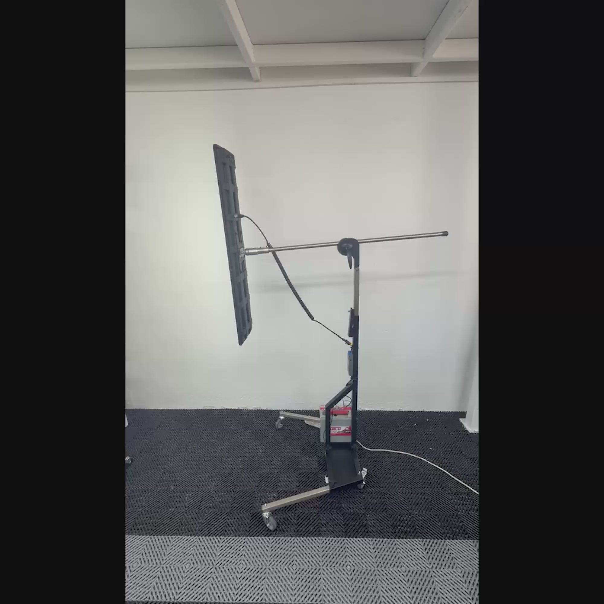 Auto body technician using the 9-LED magnetic PDR light