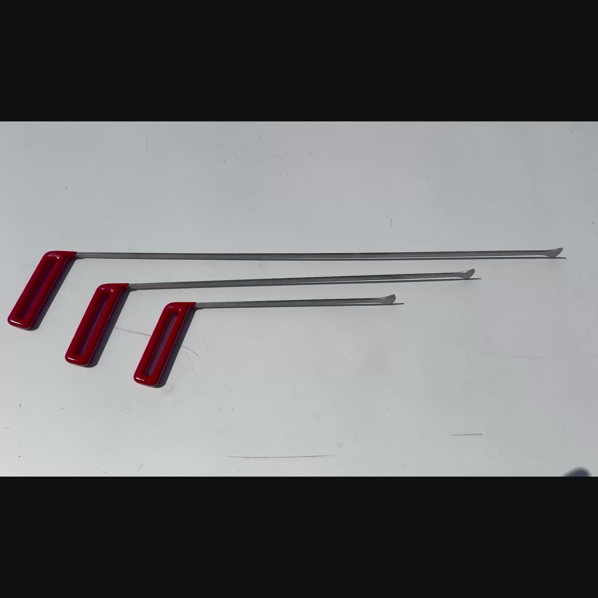 Auto body technician leveraging the Melvora whale tail tool